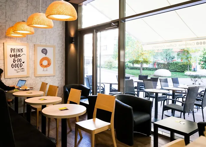 Corvin Royal Apartments - Breakfast Available